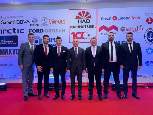 amp; 100 yılda yüz milyon genç yarattık!