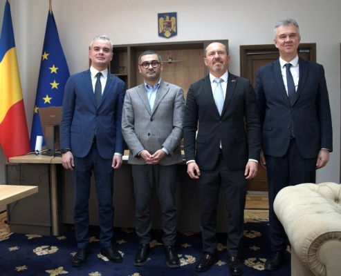 Büyükelçi Altan, Bakan Manole ile görüştü